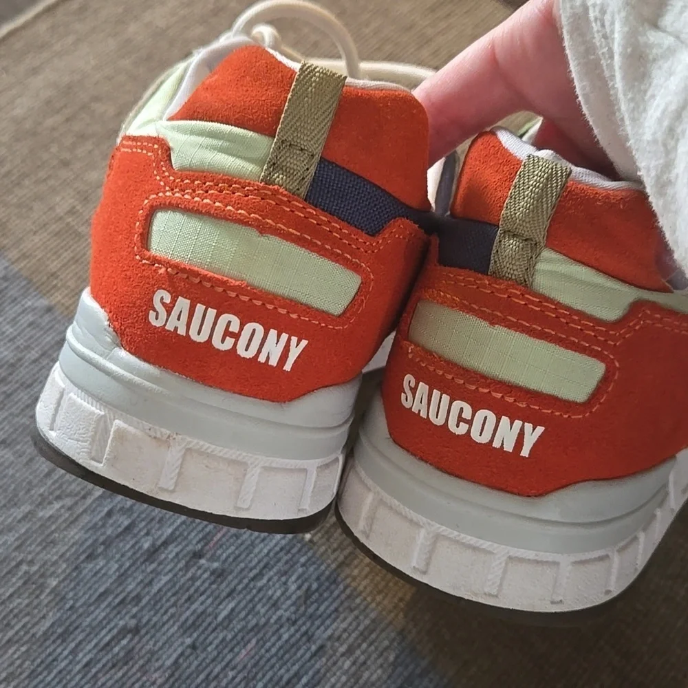 Saucony Shadow 5000 Sneakers in Red, Green, and Blue, Mens 9.5, Unisex, Damaged